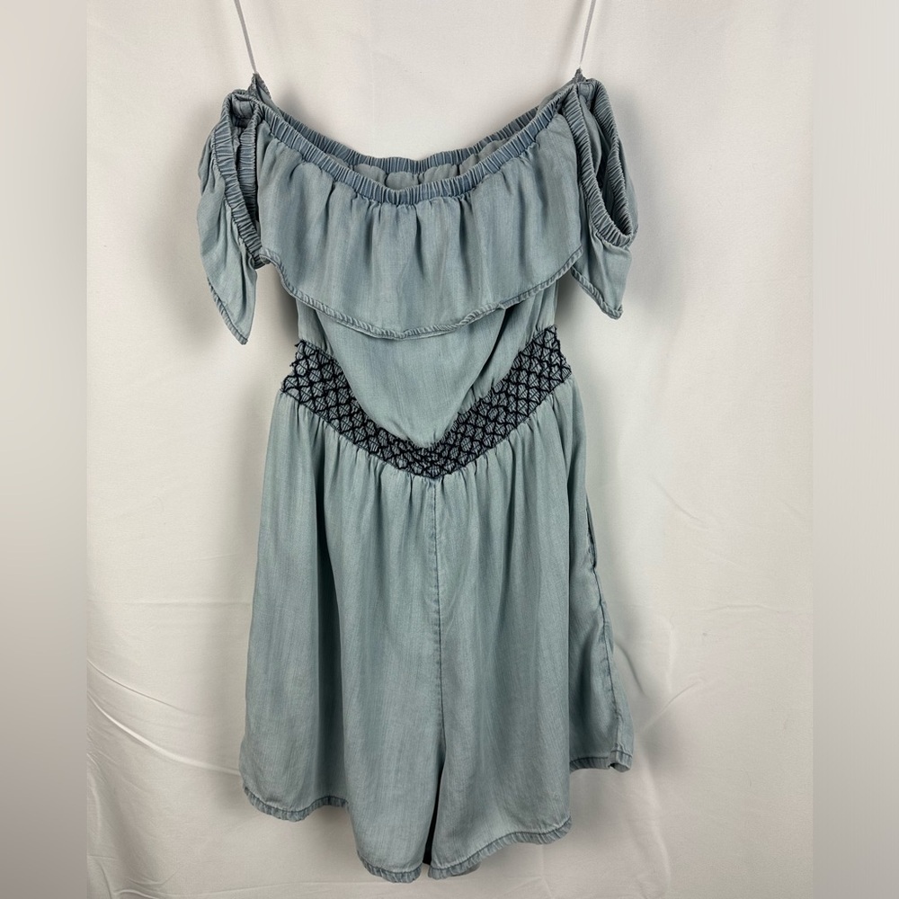 American Eagle Off The Shoulder Chambray Romper. Size Medium. Light wash. - Picture 1 of 11
